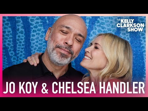 Kelly Clarkson Had No Idea Chelsea Handler & Jo Koy Are Dating And She’s Excited